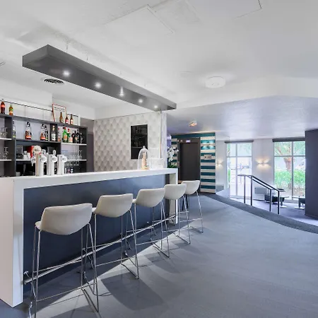 Kyriad Gare - Grand Palais Szálloda Lille