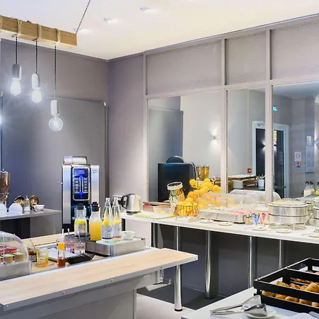 Kyriad Gare - Grand Palais Szálloda