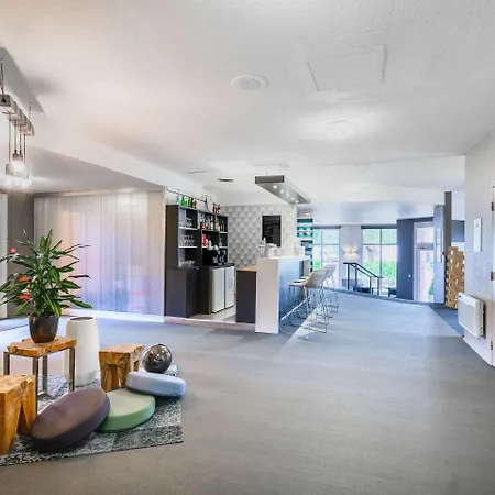 Kyriad Gare - Grand Palais Szálloda Lille