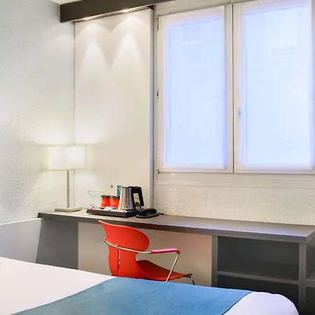 Kyriad Gare - Grand Palais 3*