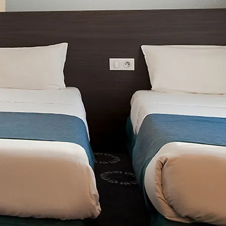 Kyriad Gare - Grand Palais Szálloda