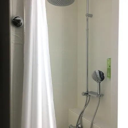 Kyriad Gare - Grand Palais