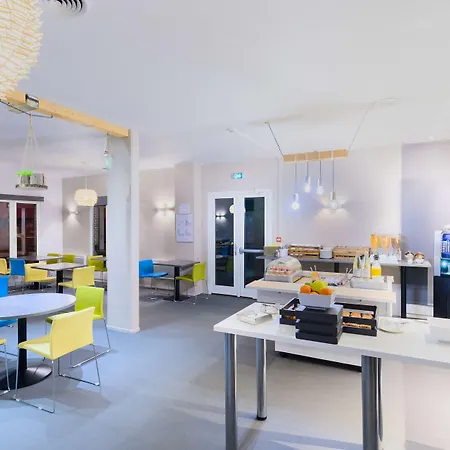 Kyriad Gare - Grand Palais Szálloda