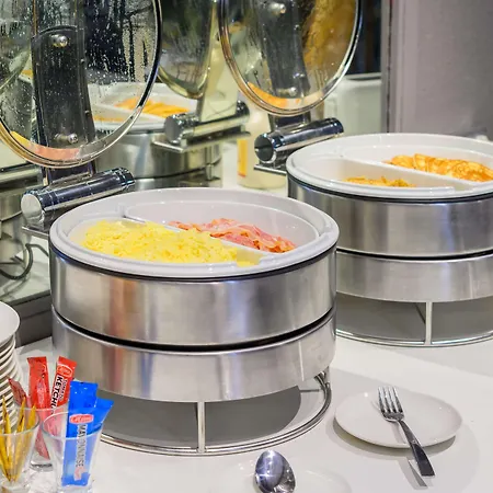 Szálloda Kyriad Gare - Grand Palais Lille