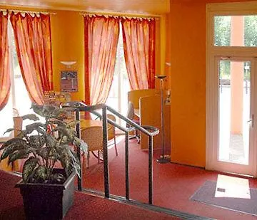 Hotel Kyriad Gare - Grand Palais 3*