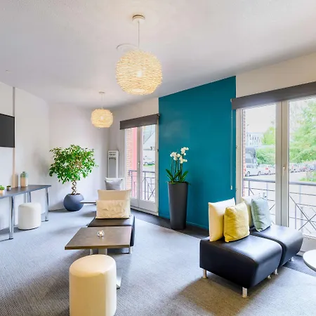 Hotell Kyriad Gare - Grand Palais 3*