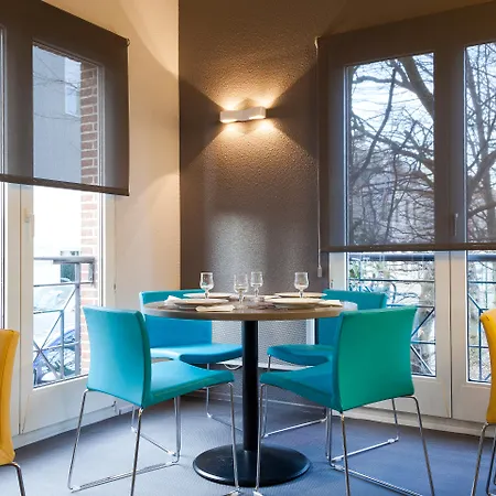 Kyriad Gare - Grand Palais Hotel Lila