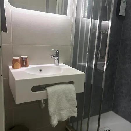 Kyriad Gare - Grand Palais Hotel 3*