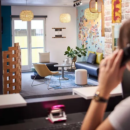 Kyriad Gare - Grand Palais