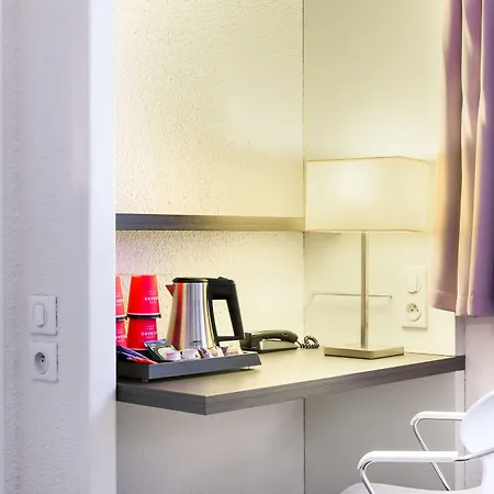 Отель Kyriad Gare - Grand Palais Лилль