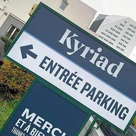 Kyriad Gare - Grand Palais 3*