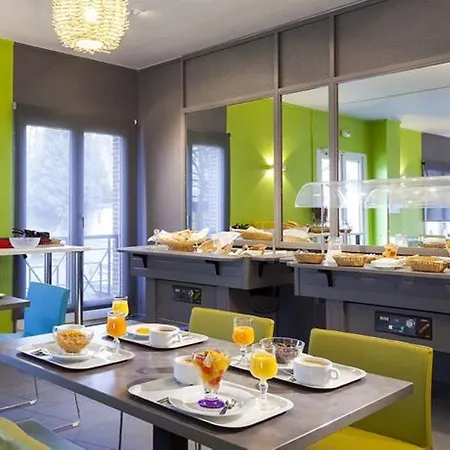 Kyriad Gare - Grand Palais Лилль