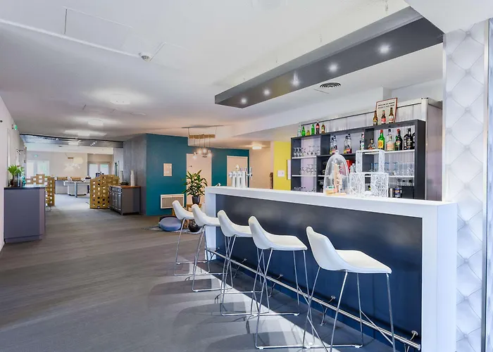 Kyriad Gare - Grand Palais