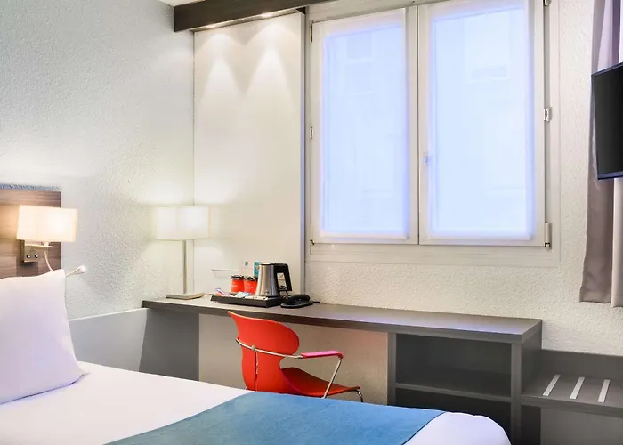 Kyriad Gare - Grand Palais 3*