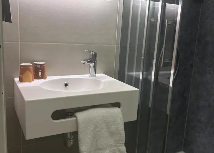 Kyriad Gare - Grand Palais Hotel 3*