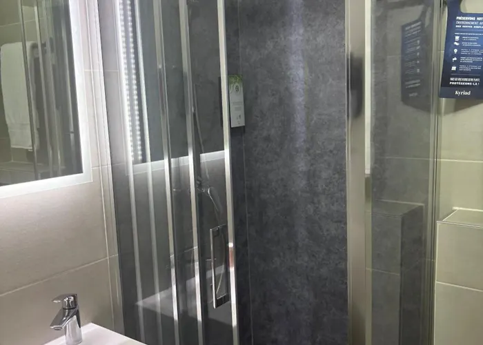 Kyriad Gare - Grand Palais Hotel