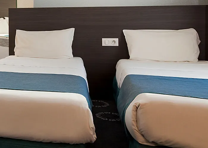 Kyriad Gare - Grand Palais Hotel