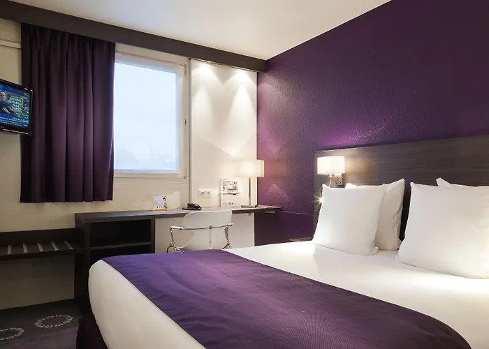 Kyriad Gare - Grand Palais Hotel 3*