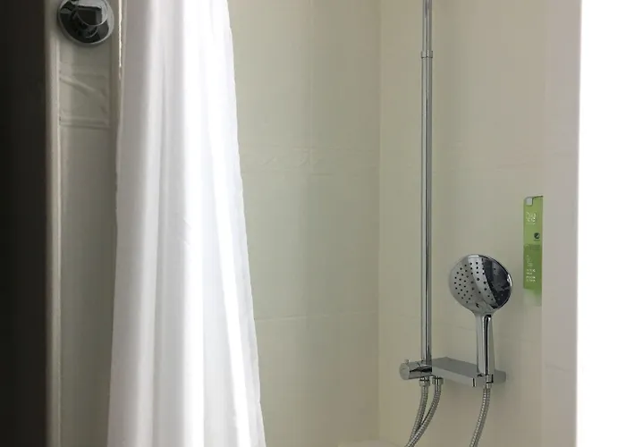 Kyriad Gare - Grand Palais