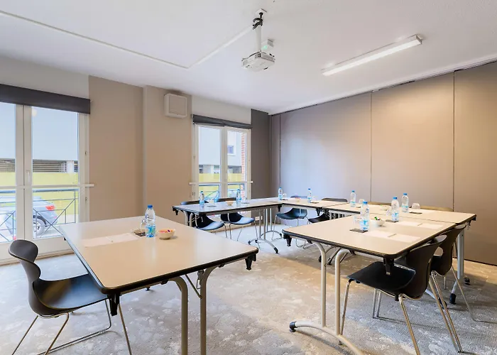 Kyriad Gare - Grand Palais 3* リール