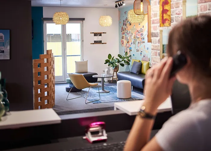 Kyriad Gare - Grand Palais