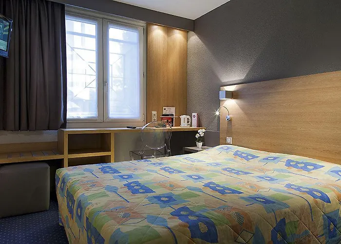 Kyriad Gare - Grand Palais Hotel 3*