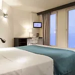 Kyriad Gare - Grand Palais 호텔 3*