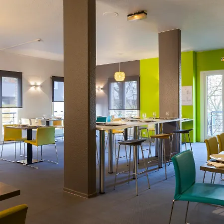 Kyriad Gare - Grand Palais Hotel Lila