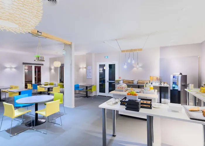 Kyriad Gare - Grand Palais Ξενοδοχείο